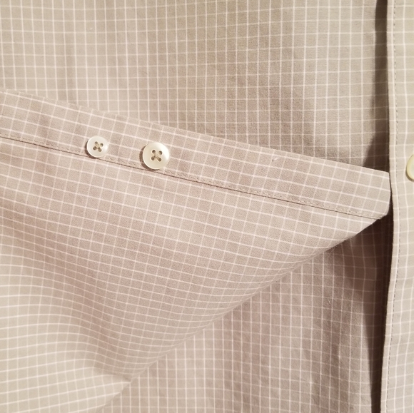 2/$10 π€΅ Van Heusen Short-sleeved Button-down - Picture 2 of 6